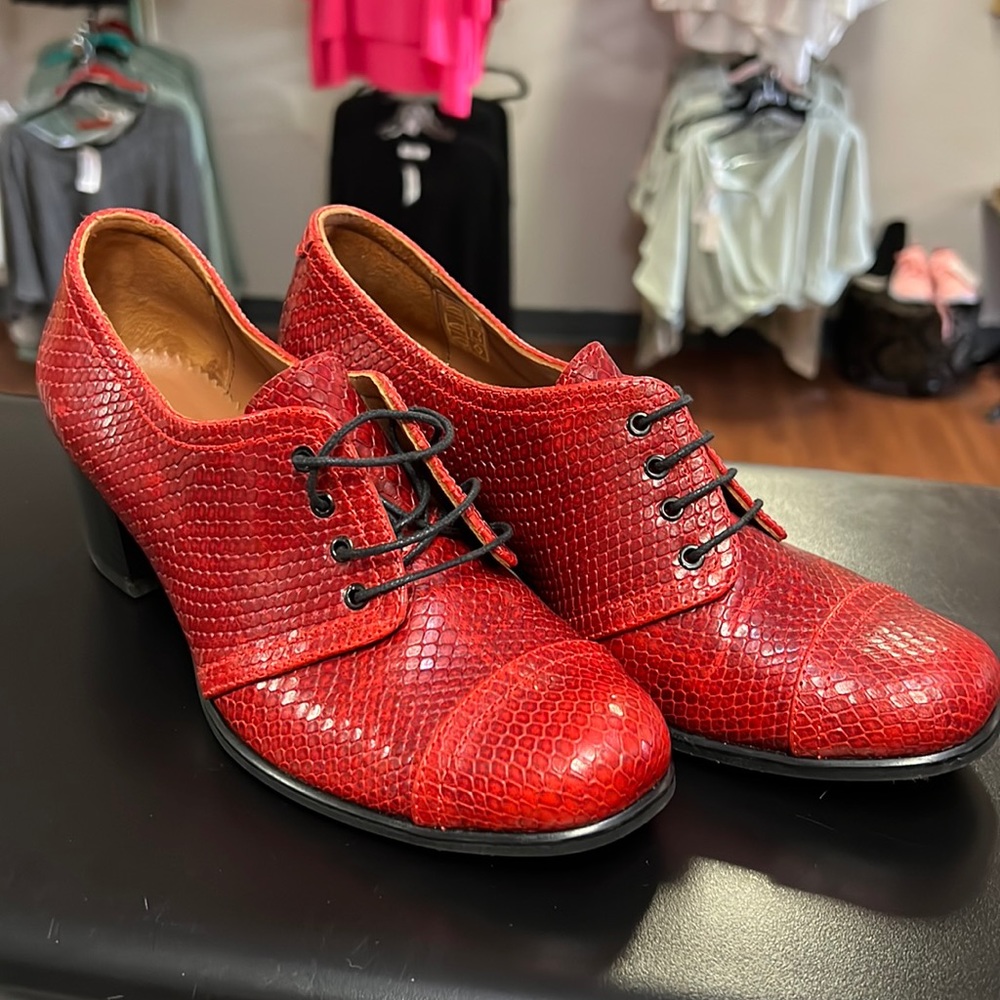 Julia Bo Oxford pumps